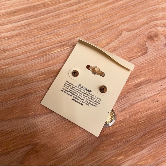 Crystal Collection Women’s Clear Teardrop Earrings. - Picture 2 of 3